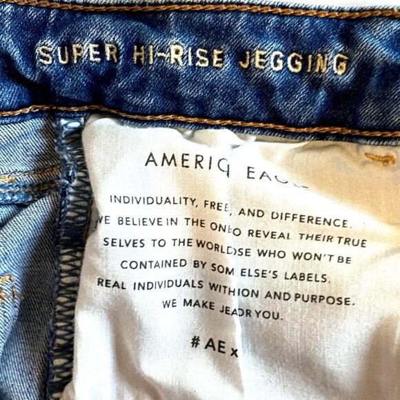 American Eagle Super Hi-Rise Distressed Blue Jeggings Size 6 Regular - Picture 9 of 9